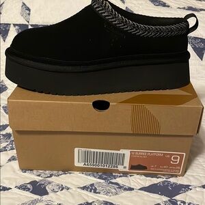 Black Koolaburra by UGG black  Slip-On Burree Platform Shoes